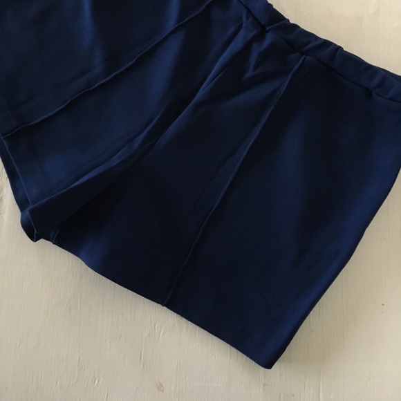 Vintage high navy waisted polyester shorts!